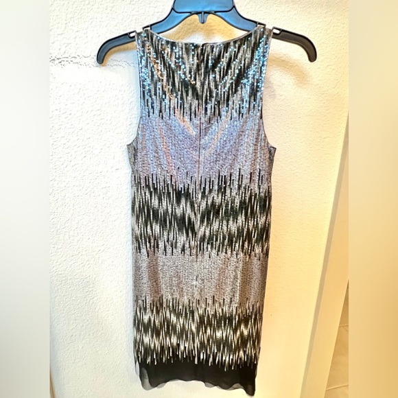 Kensie Black and Silver Sequin Shift Dress Size 2 - Picture 9 of 12